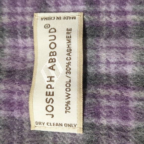 Joseph Abboud 70% Wool And 30% cashmere plaid scarf - Picture 2 of 5